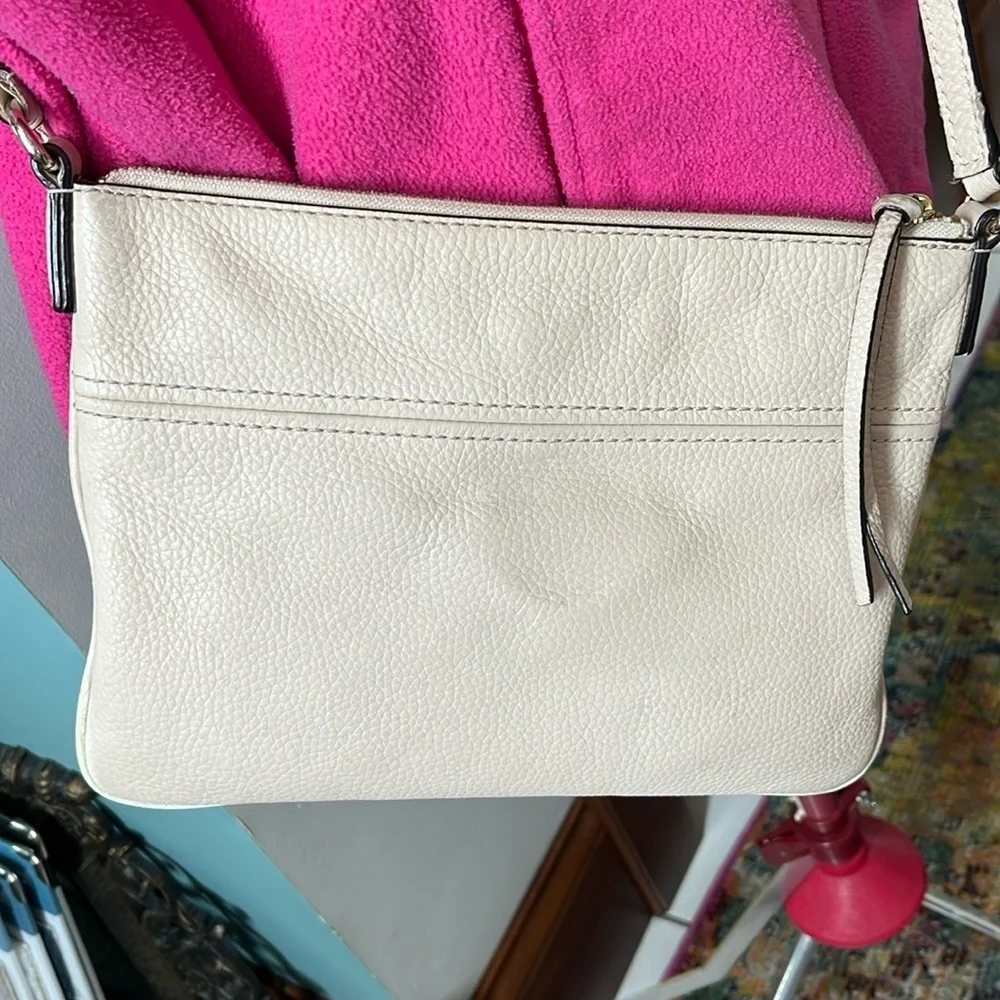 Kate Spade   Crossbody bag  beige  GUC  genuine leather pebbled    Every day bag